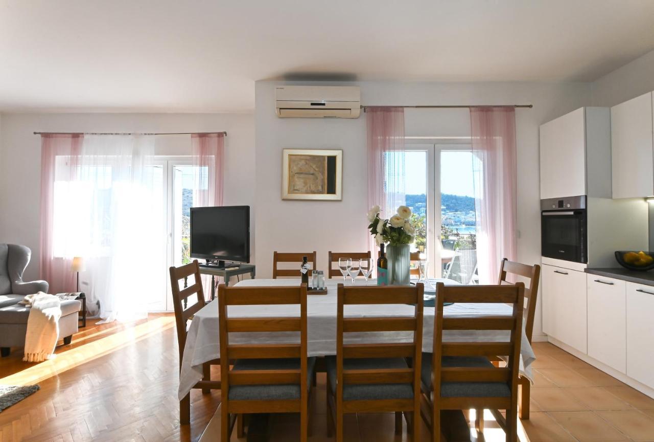 Holiday House Vukman โตรกีร์ ภายนอก รูปภาพ